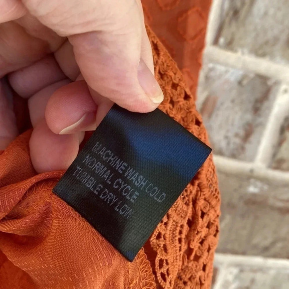 Haute Fox Rust Diamond Shape Ruffled Lace Blouse - Picture 8 of 10